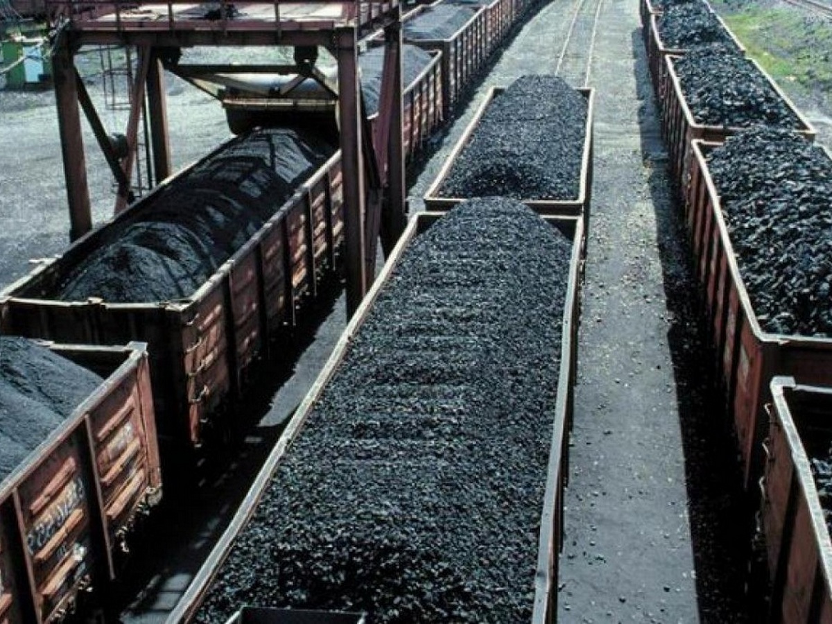 Перевозка каменного угля. Вагоны с углем. Погрузка угля в вагоны. Поставки угля. Экспорт угля.