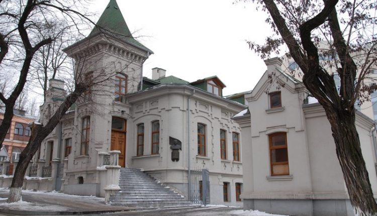 “Приватбанк” продает “дом Брежнева” в Днепре за 98 млн