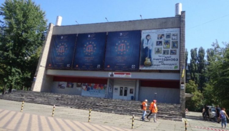 Киевский кинотеатр “Краков” доремонтируют за 144 млн