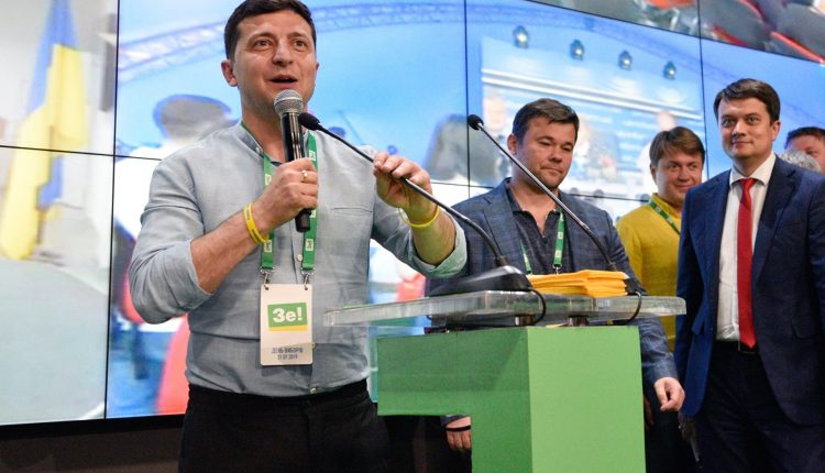Юрий Романенко: “У Зеленского и его команды со старта возникло головокружение от успехов”
