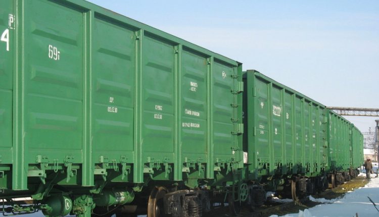 “Укрзализныця” выставила на “голландские аукционы” 2020 грузовых вагонов