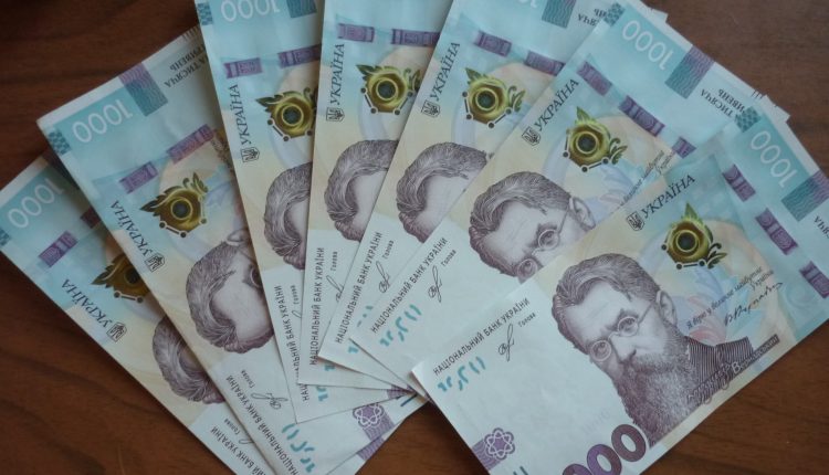 В Киеве о своих доходах отчитались 1255 миллионеров
