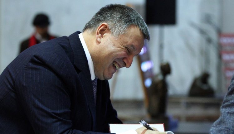 В Раде пытаются собрать подписи за отставку Арсена Авакова