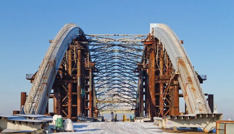 В Киеве провели обыски по делу о хищении миллионов на строительстве Подольского моста