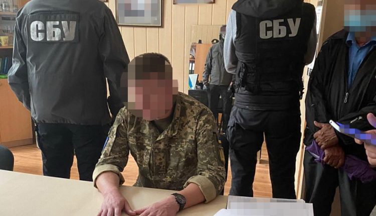 Замначальника Киевского военного лицея задержали за вымогательство $5 тысяч