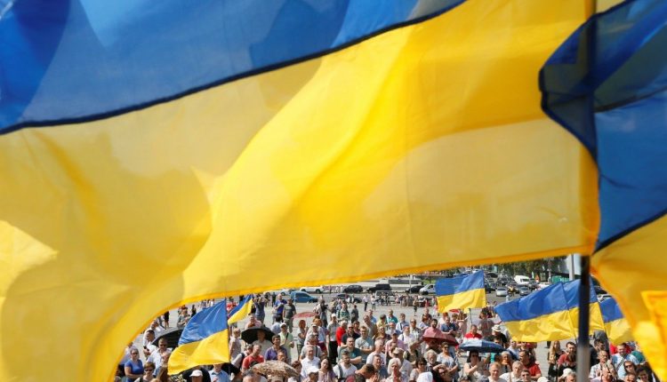 Почти 70% украинцев считают, что страна движется в неправильном направлении – опрос