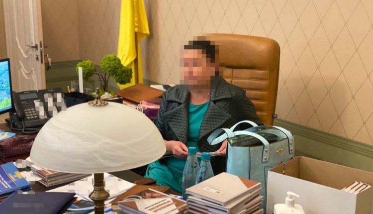 Председатель Харьковского окружного админсуда погорела на передаче взятки в $3 тысячи