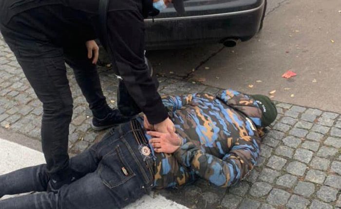 В Киеве задержали вымогателей, требовавших у бизнесмена 700 тысяч