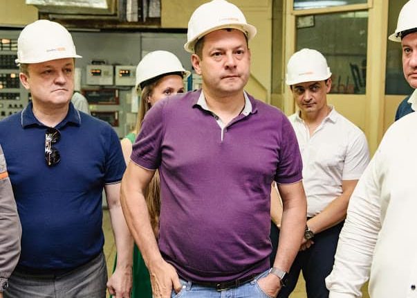 Компании Ефимова и Пинчука начали поставки электроэнергии из Беларуси