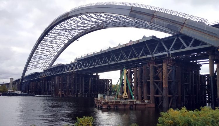 В КГГА назвали риски передачи “Укравтодору” Подольского моста