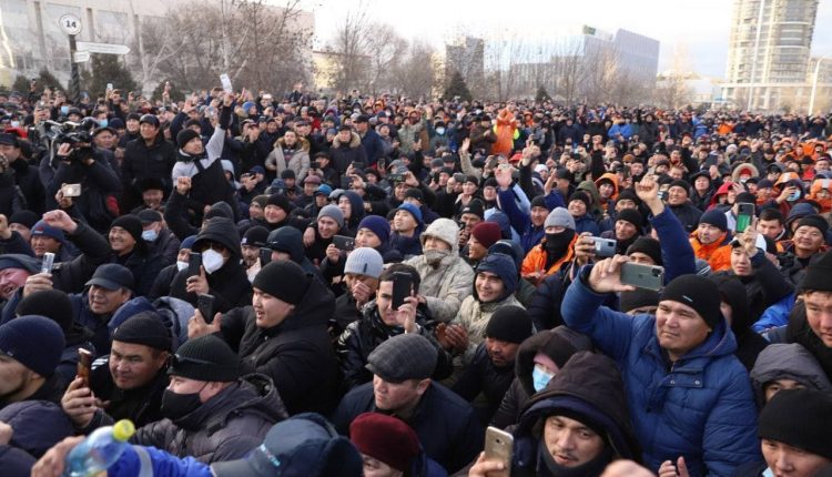 Юрий Романенко: “Казахская картинка вполне может повториться в Украине”