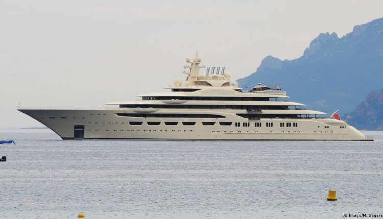 Власти Германии арестовали 156-метровую яхту Алишера Усманова
