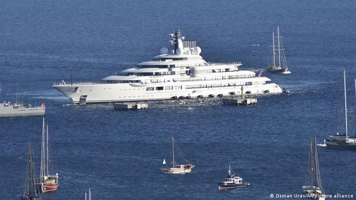 Италия конфисковала роскошную яхту, связанную с президентом россии